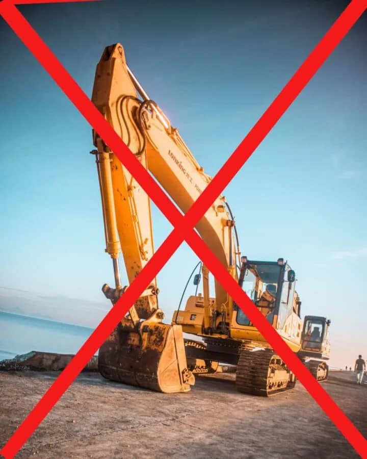 Excavator crossed out with an X: lining avoids any excavation