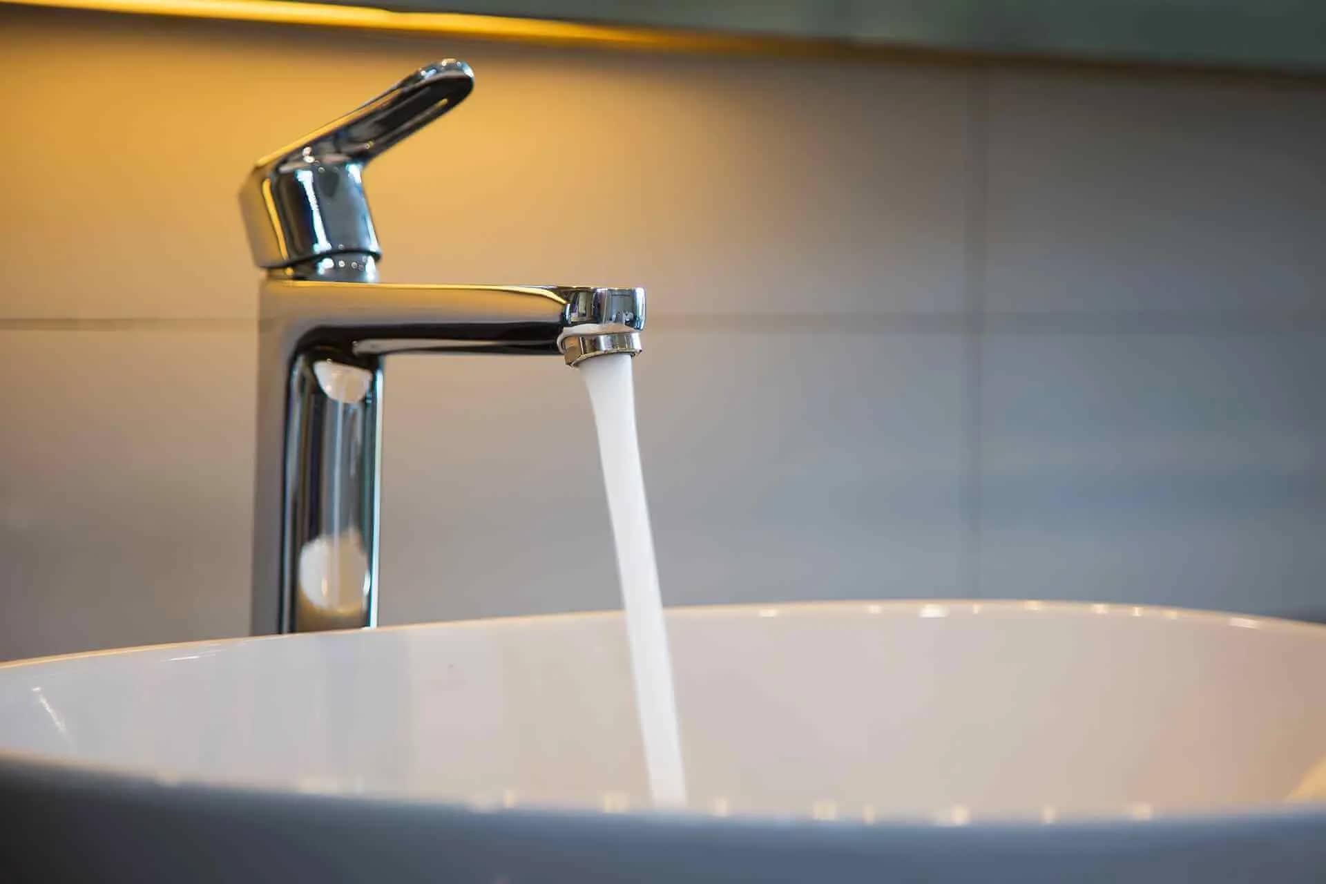 Mixer faucet running after installation